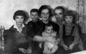 Familie Großmann mit vier Kindern