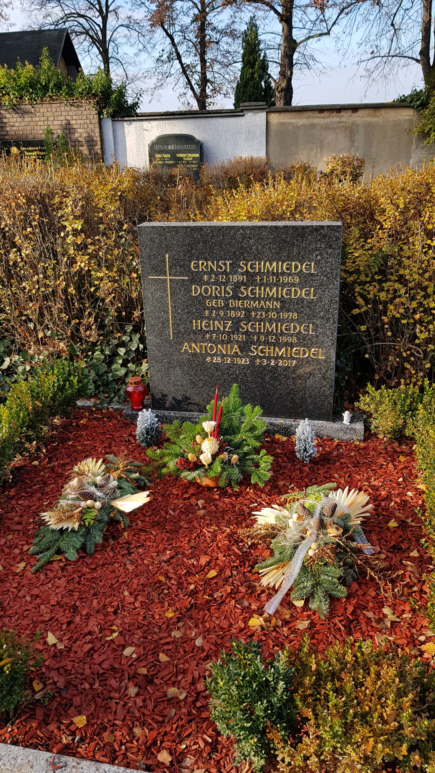 Grab der Familie Schmiedel in Leipzig-Rückmarsdorf, 2018